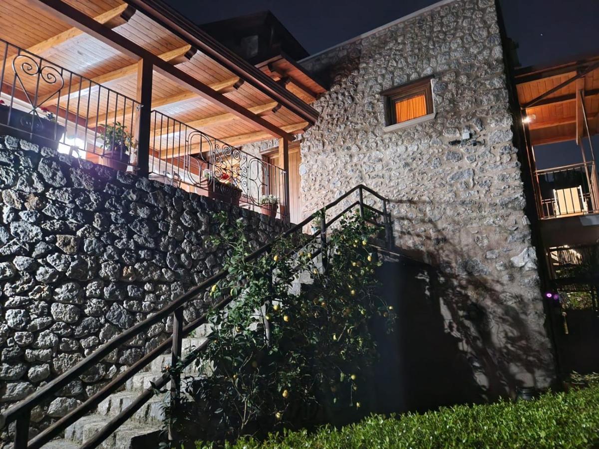 Agriturismo Orrido Di Pino Аджерола Экстерьер фото