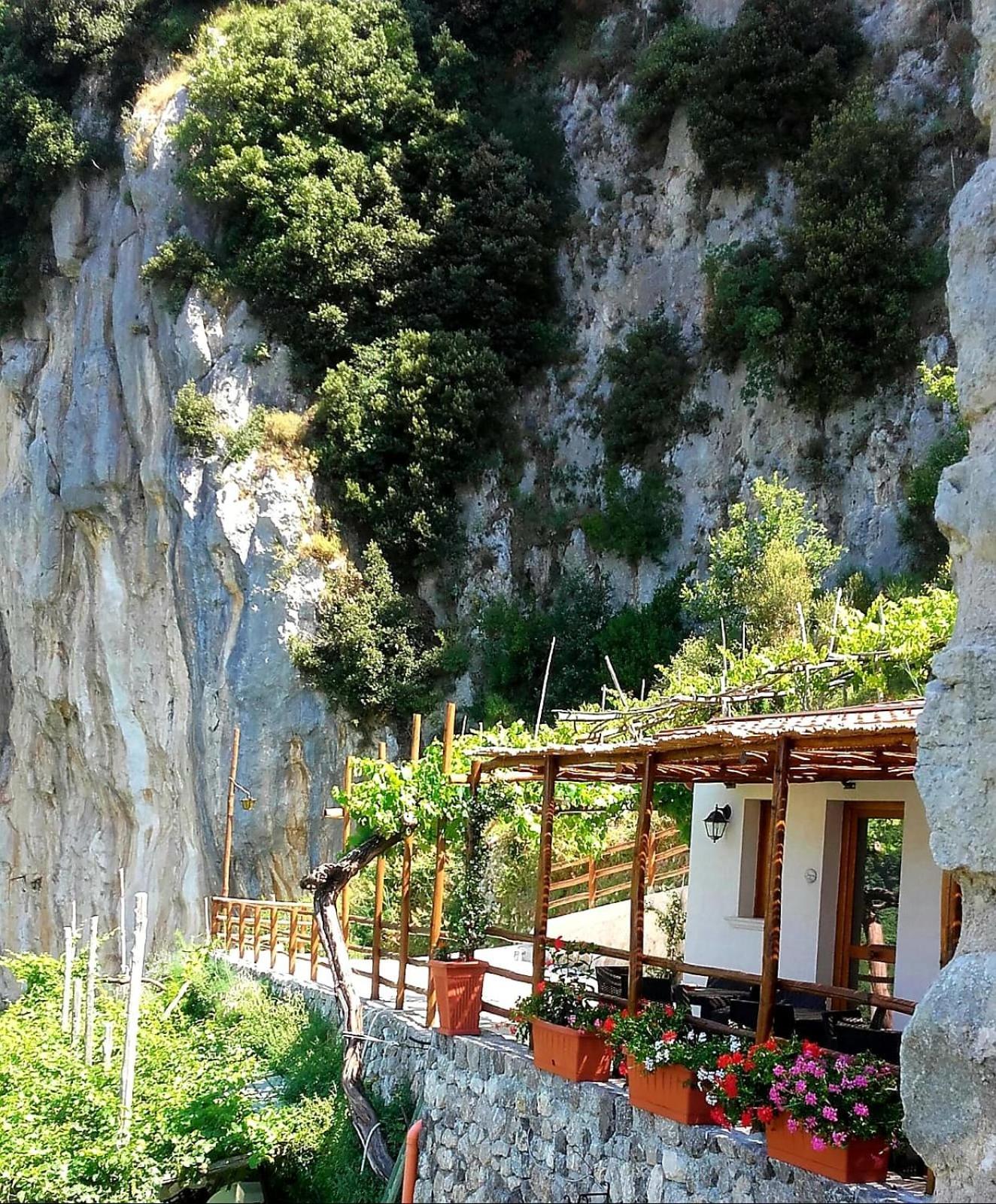 Agriturismo Orrido Di Pino Аджерола Экстерьер фото