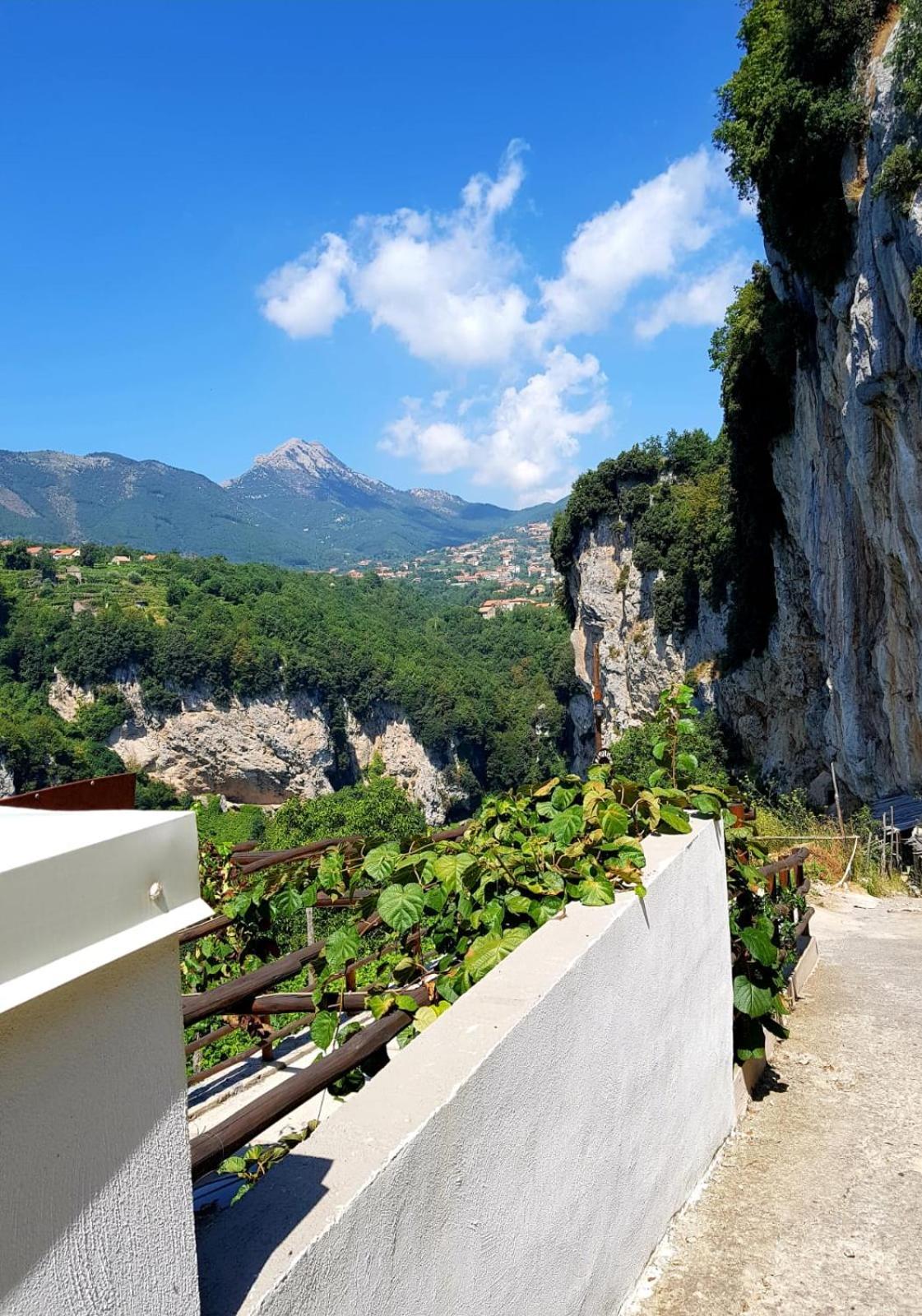 Agriturismo Orrido Di Pino Аджерола Экстерьер фото