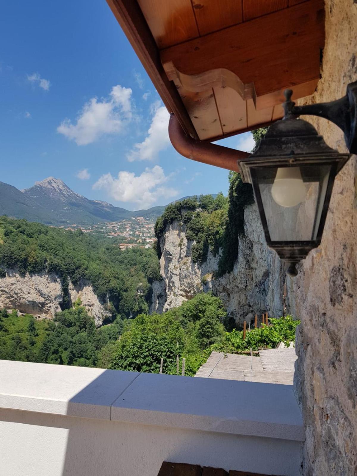 Agriturismo Orrido Di Pino Аджерола Экстерьер фото