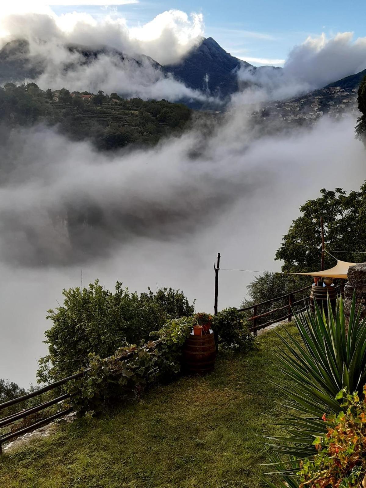 Agriturismo Orrido Di Pino Аджерола Экстерьер фото
