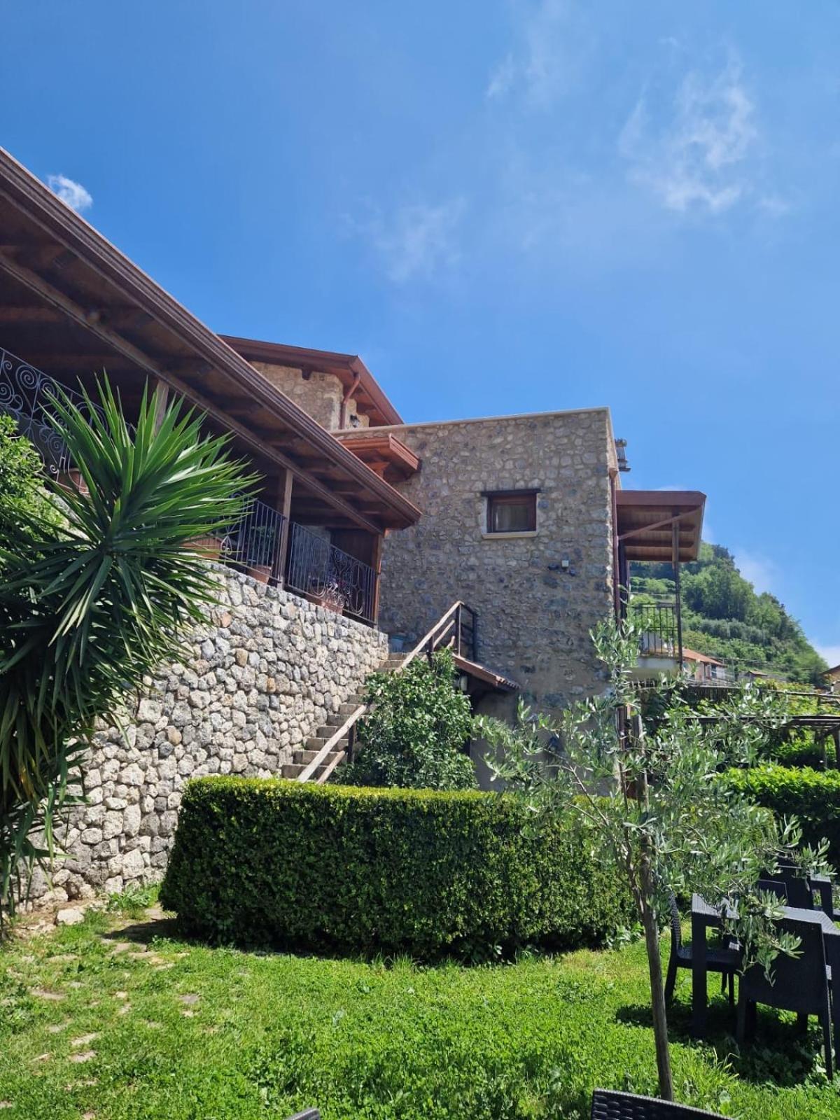 Agriturismo Orrido Di Pino Аджерола Экстерьер фото