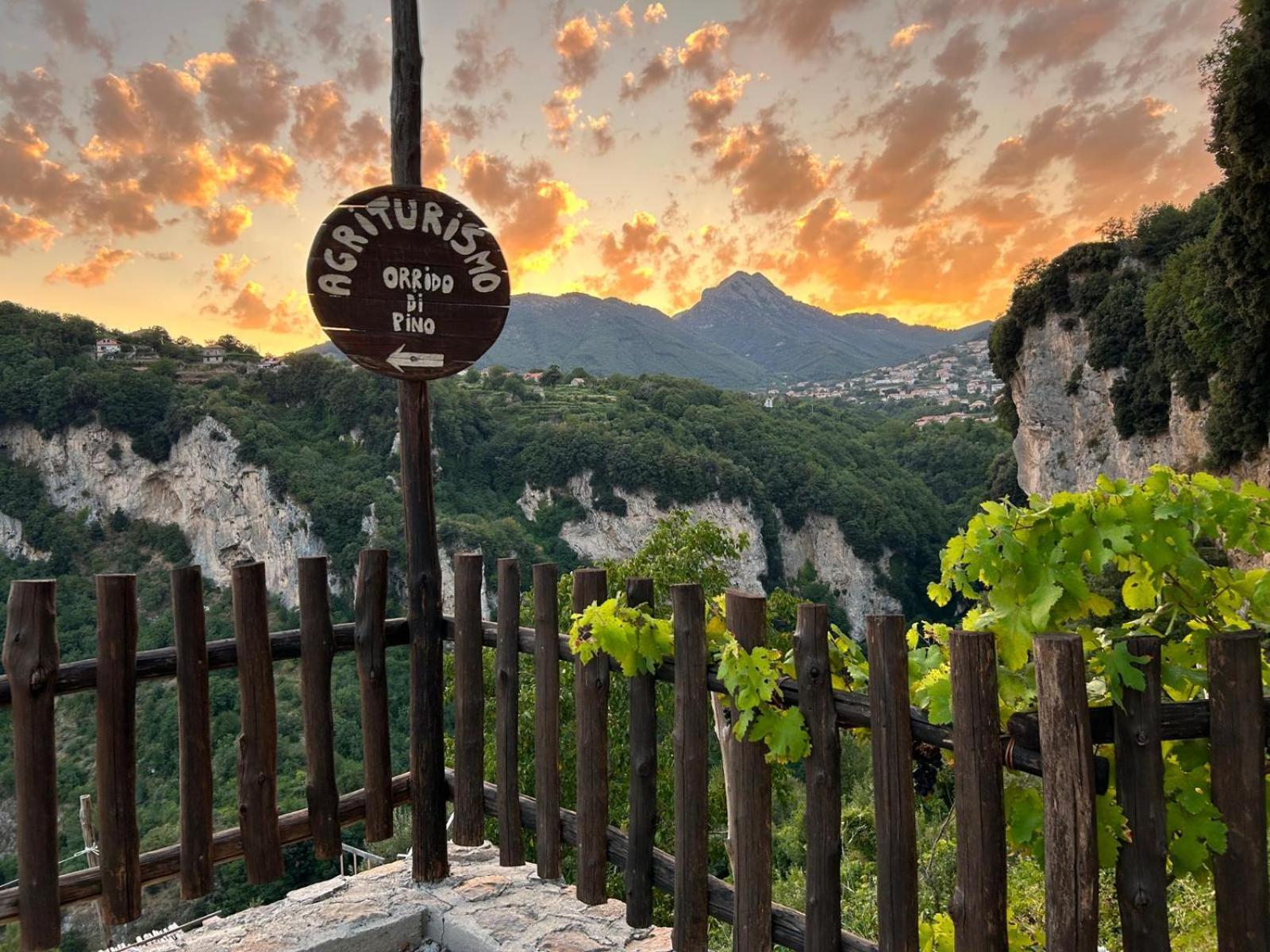 Agriturismo Orrido Di Pino Аджерола Экстерьер фото
