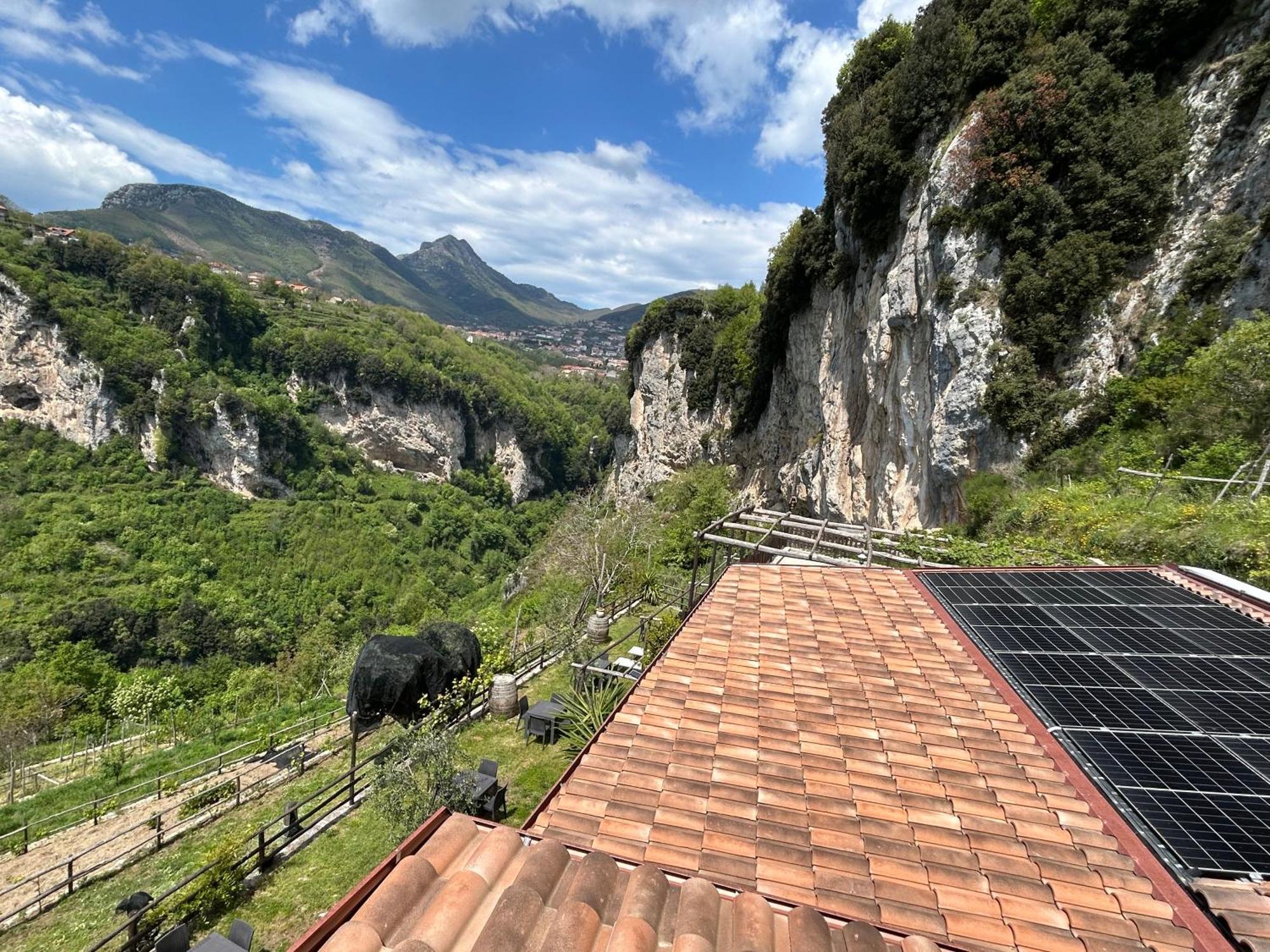 Agriturismo Orrido Di Pino Аджерола Экстерьер фото